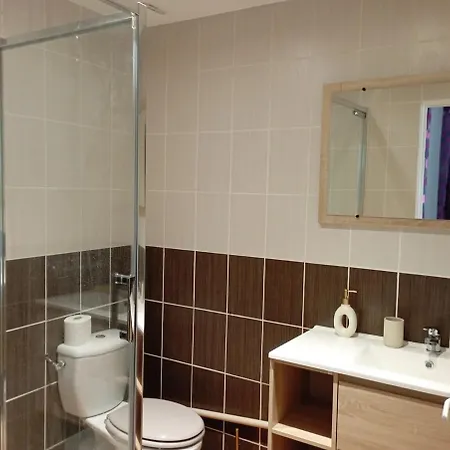 La Maisonnette Cachee De *